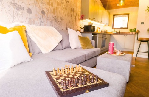 Kincraig Cottage | Charming Fraser Cottage Getaway in Insh, Couples Getaway near Aviemore.