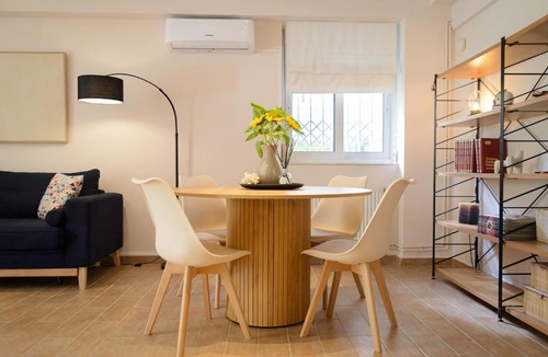 Marousi Apartment | Charming Garden Apartment, steps from metro station