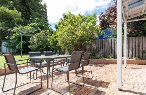 South Launceston House | Charming Little Home: Near City, Parking & Wifi