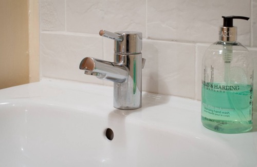 Old Town Apartment | Charming one-bed apartment right in the centre of Edinburgh. Sleeps 4.