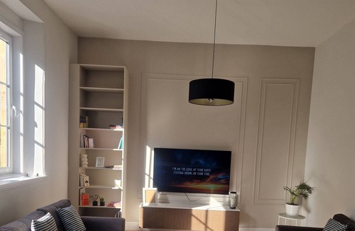 Lasswade Apartment | Charming & Spacious 3-Bedroom Retreat in Edinburgh | Fast WiFi & Cozy Comforts