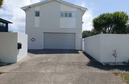 Rewa Villa | Charming Studio Near New Plymouth Beaches