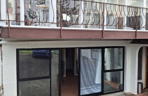 Torbay Apartment | Charming Studio with Ocean Views in Auckland