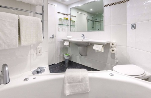 Riccarton Hotel | Chateau on the Park - Christchurch, a DoubleTree by Hilton