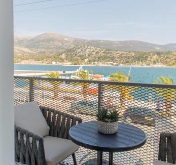 Argostoli Town Apartment | Chelmis Sea Front Apartments - Atlantis