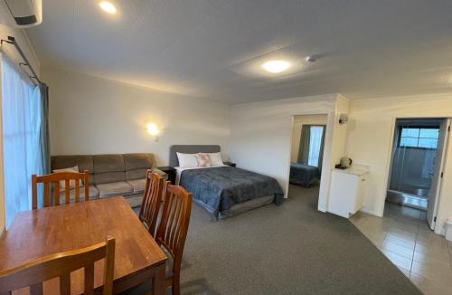 Woodhill Hotel | Cherry Court Motor Lodge