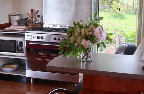 Lilydale Villa | Cherry Top Lodging - Eagle Park