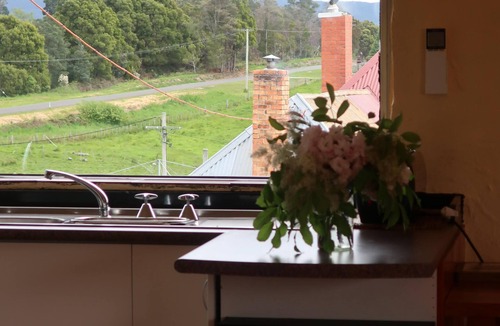 Lilydale Villa | Cherry Top Lodging - Eagle Park