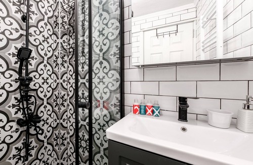 Rasimpasa Apartment | Chic Central Flat w Balcony Near Kadikoy Square