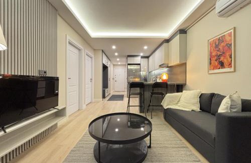 Osmanbey Apartment | Chic & Cozy 2-BR Apartment with Balcony Nişantaşı