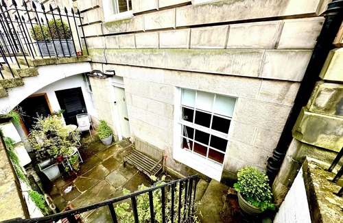 West End Apartment | Chic Edinburgh City Centre Apart. close to Castle