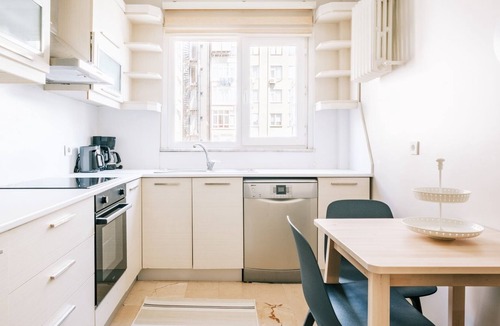 Sisli Apartment | Chic Flat w Balcony 5 min to Cevahir Mall in Sisli