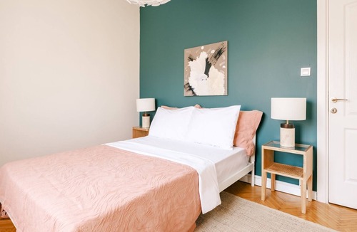 Sisli Apartment | Chic Flat w Balcony 5 min to Cevahir Mall in Sisli