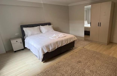Cumhuriyet Apartment | Chic & Large 3-bedroom Flat in Sisli