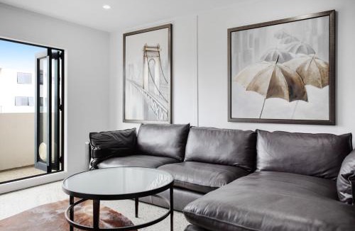 Manukau City Apartment | Chic Modern 2BR Heart of Manukau