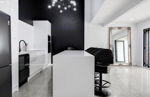 Manukau City Apartment | Chic Modern 2BR Heart of Manukau