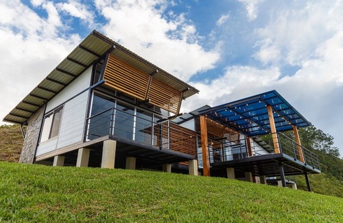 Pavones House | Chic Mountain Farmhouse w/180º Extravagant Views