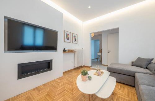 Kypseli Apartment | Chic penthouse with stunning view