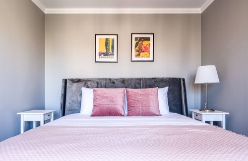Kucukcekmece Apartment | Chic Residence 10 min to Mall of Istanbul