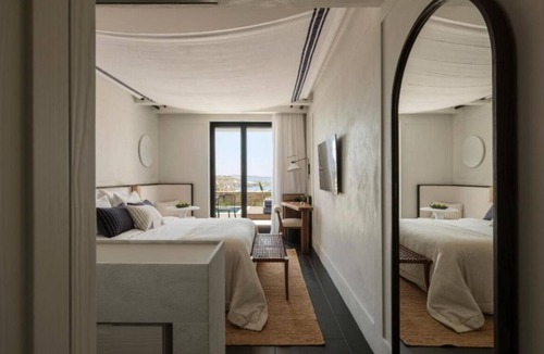Drafaki Hotel | Chic Studio on Mikonos | Street of Fine Arts Location | Rooftop Swimming Pool