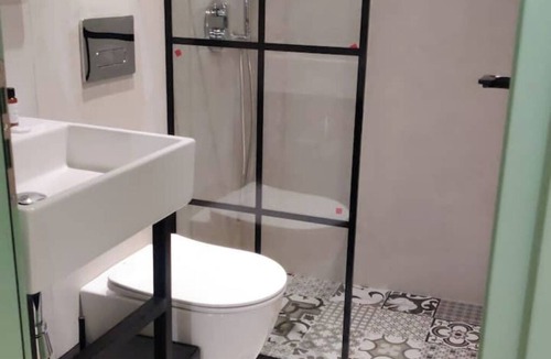 Qender Hotel | Chic Warehouse Loft in Central Saranda – Walk to Port & Promenade!