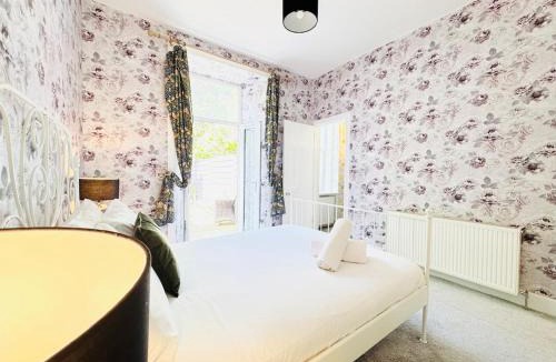 Tollcross Apartment | City Centre Escape with Private Garden