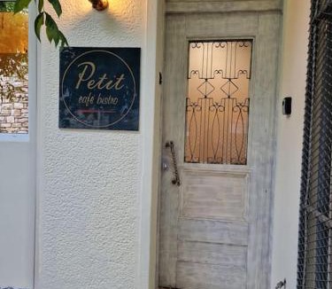 Ioannina Town Centre Apartment | City Hall Flat