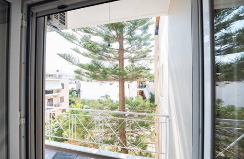 Kalamata House | City's Best-Kept Secret, Chic & Luxe Getaway