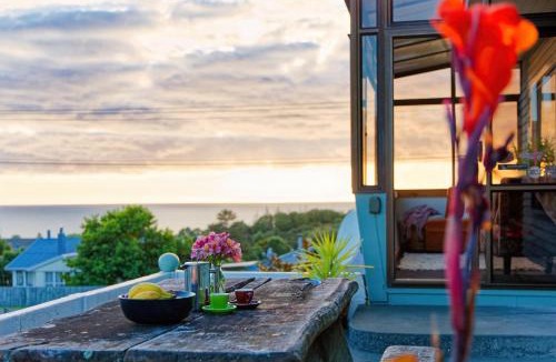 Kaikoura House | Classic Charm, Sea & Mountain Views, Family Fun - KK95170