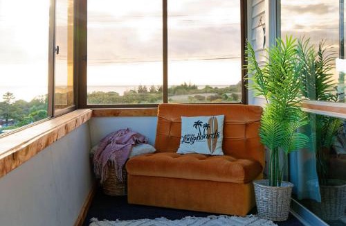 Kaikoura House | Classic Charm, Sea & Mountain Views, Family Fun - KK95170
