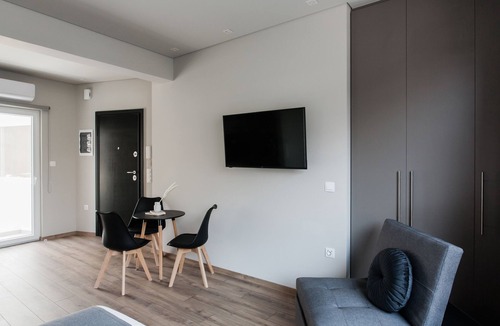 Kinosargous Apartment | Classy 1BR Apartment at WYZ Athens