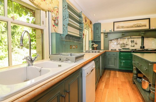 Ballater Cottage | CLAYBOKIE, family friendly, with open fire in Braemar