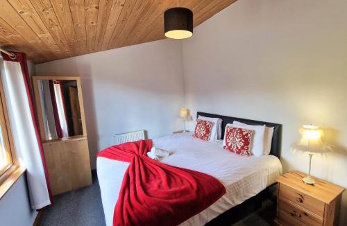 Kelty Ski Chalet | Cleish 7 With Private Hot Tub - Fife - Loch Leven - Lomond Hills - Pet Friendly