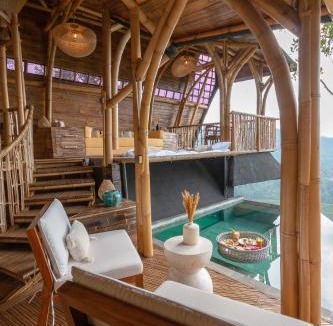 Rendang Villa | Cliffside Bamboo Treehouse with Heated Pool and View