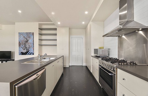 Launceston CBD House | Close to beautiful City Park & a short walk to the CBD