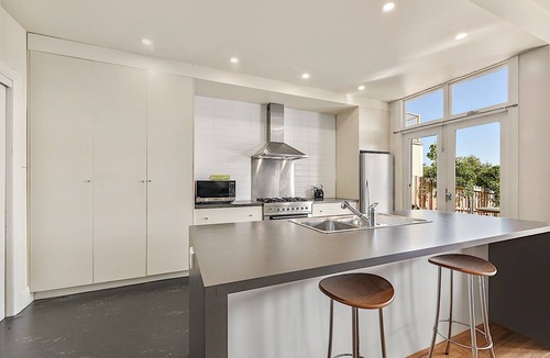 Launceston CBD House | Close to beautiful City Park & a short walk to the CBD