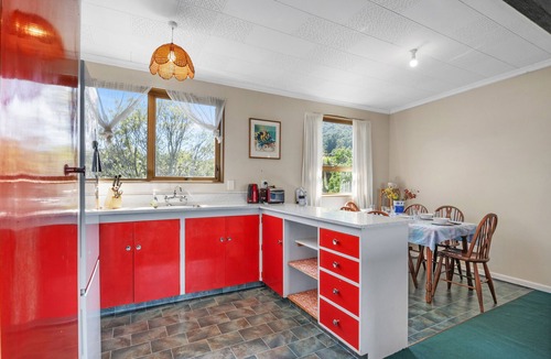 Picton House | Coastal Charm - Picton Holiday Home