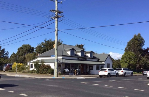 Triabunna House | Coastal Get Away - Home close to Marina, where you get the Maria Island Ferry