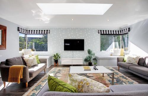 Murrays Bay House | Coastal Retreat w Spa Pool just Steps to the Beach