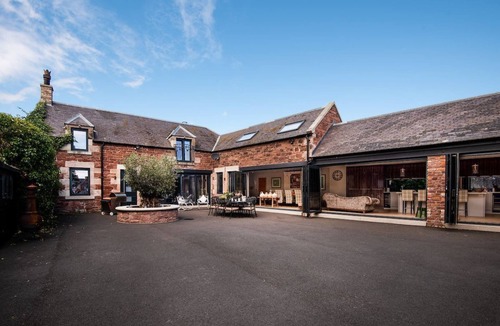 Kelso House | Coledale Stables - sleeping 8 guests in 4 bedrooms