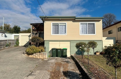 Hobart House | Coleman Comfort Hub - close to City&Air port
