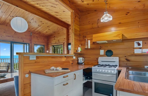 Collingwood House | Collingwood Beach House - Golden Bay Holiday Home