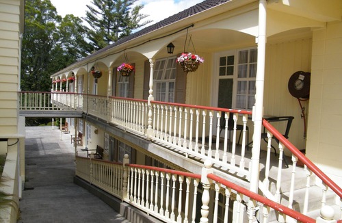 Hamilton Lake Hotel | Colonial City Motel and Conference Centre