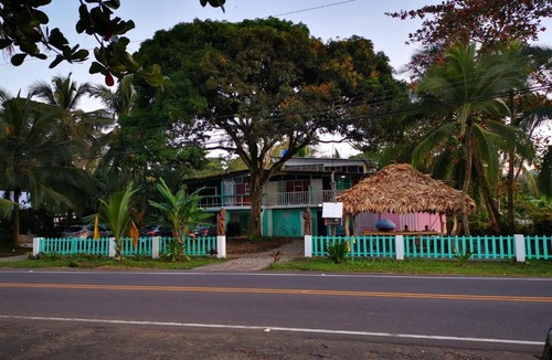 Manzanillo Bed & Breakfast | Colores seafront