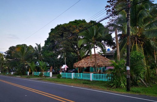Manzanillo Bed & Breakfast | Colores seafront