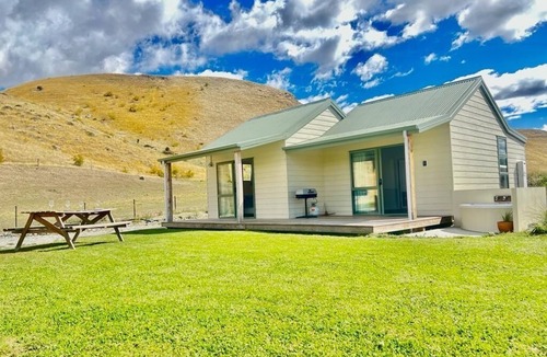Tarras Cottage | Come and stay at the Enchanted Gold Miners Cottage. A tranquil relaxing breaknnn