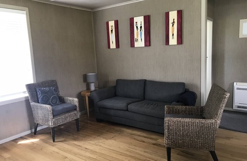 Ngongotaha House | Comfortable character home near Rotorua lakefront, fast Wifi.