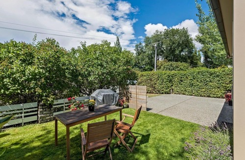 Arrowtown Cottage | Comfortable cottage in the heart of Arrowtown with newly renovated kitchen.
