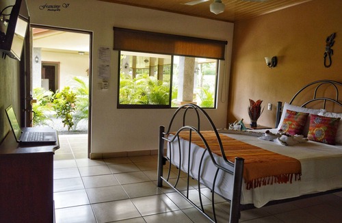 Tarcoles Hotel | Comfortable room with A/C Jacó Beach with pivate bathroom
