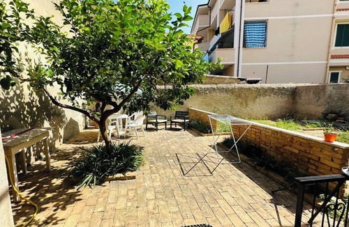 Tropea Apartment | Comfortable, spacious apartment complete with garden in the center of Tropea.